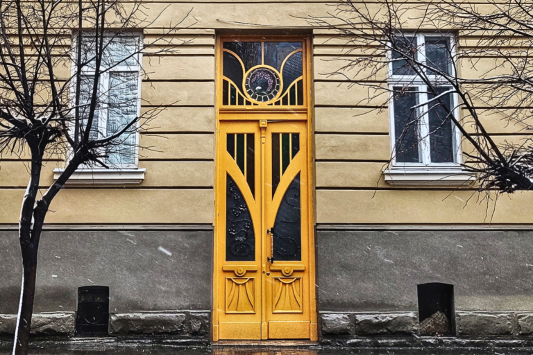 Двері, які зуміли зберегти