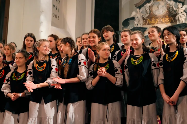 «Люди живуть попри все. І живуть по-справжньому. Їм потрібне мистецтво. Вони його продукують»