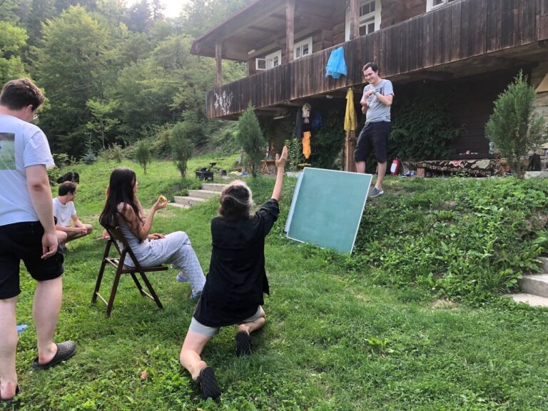 Резиденція про майбутнє: соні, оси, сни й пісня про апокаліпсис