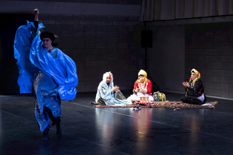 Розламана глядачка і цілюще джерело