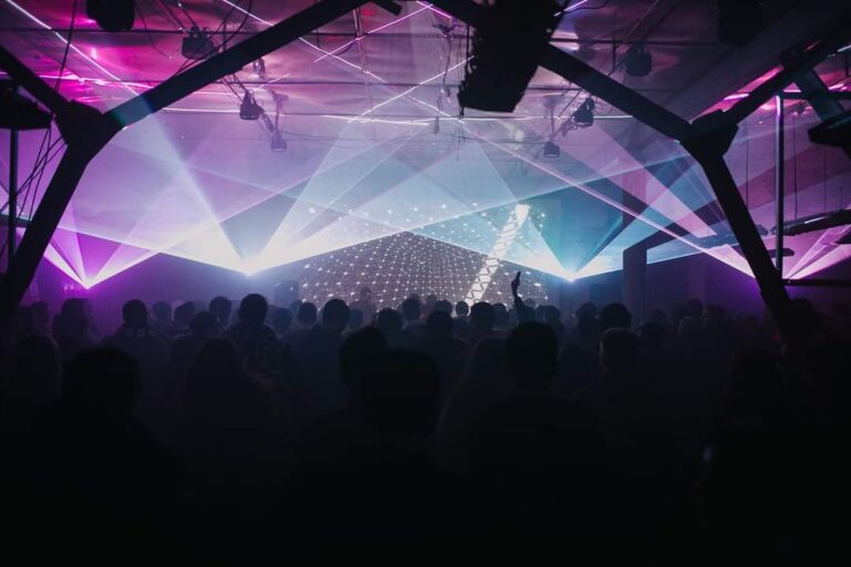 Між гаражем і заводом