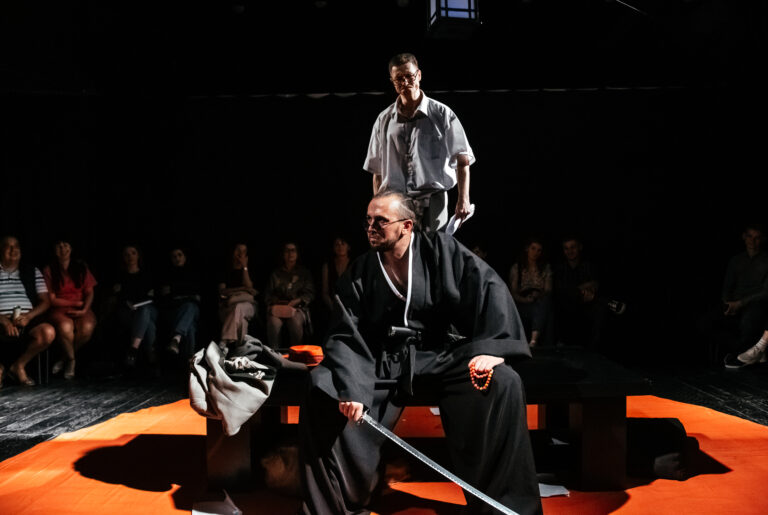 Шпарина у неправедному мурі