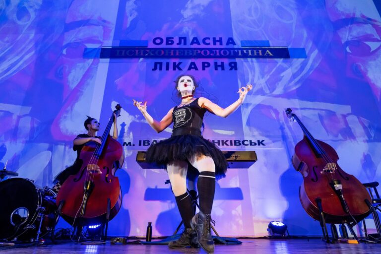 Нормальна ненормальність Dakh Daughters