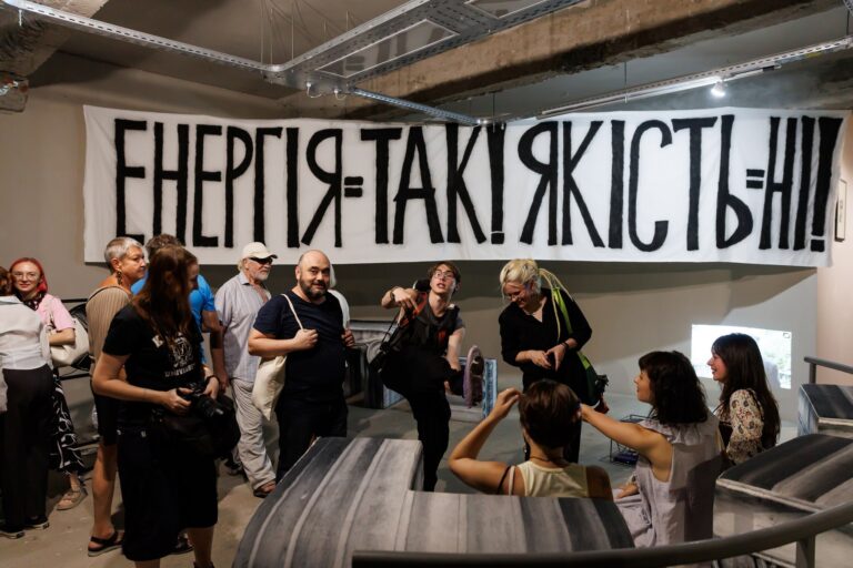 «Я зшиваю докупи розірваний світ»