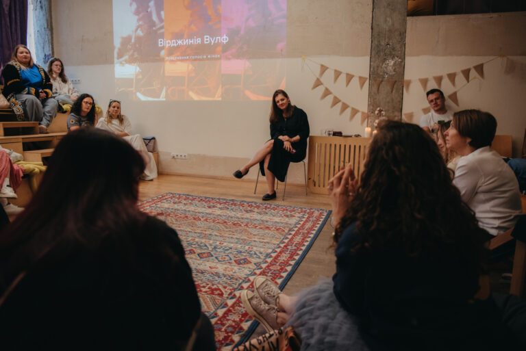 «Мені хочеться з історичної перспективи перевернути картинку світу: ми можемо дивитись на нього жіночими очима»