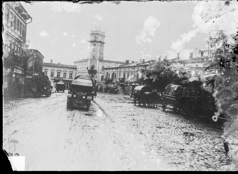 «Фотографіями можна вплинути на байдужих до історії»