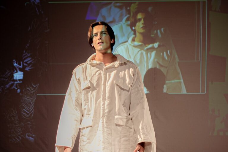 Театр майбутнього або ігри із дзеркалом