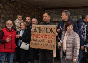 Флешмоб біля Будинку художника. Фоторепортаж