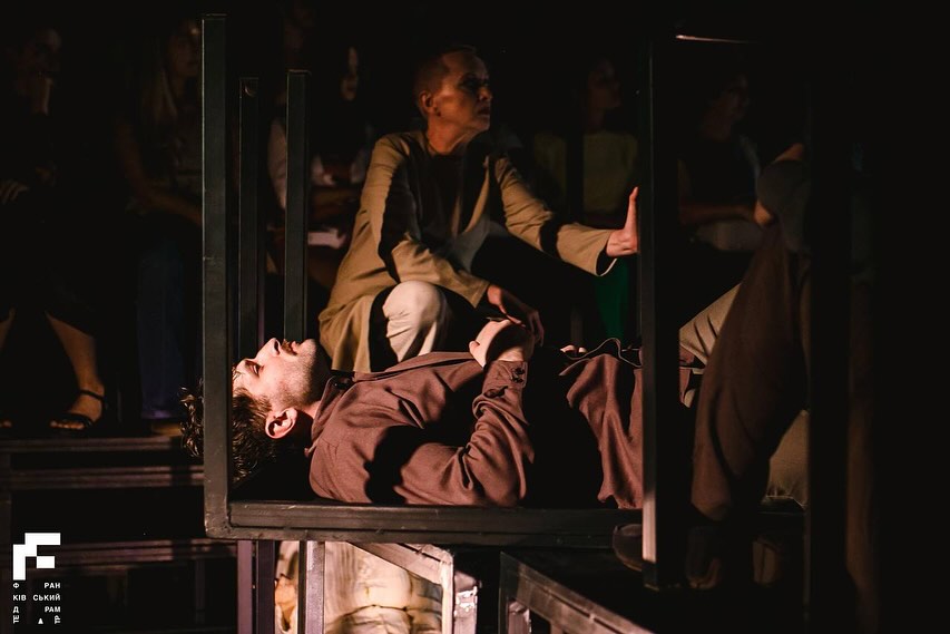 «Абсолютно вільні»