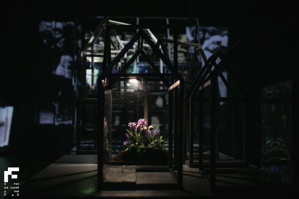 Прем'єра вистави «Квіти під руками диявола» у Франківському драмтеатрі.