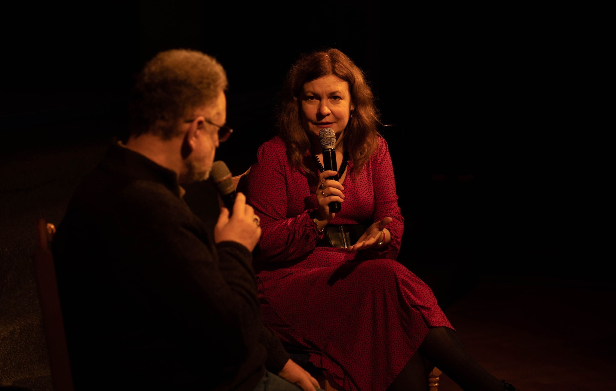 Мистецькі спекуляції магії землі