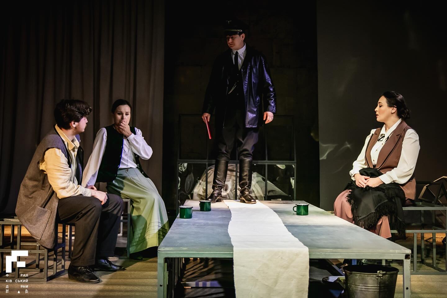 «Квіти під руками диявола»