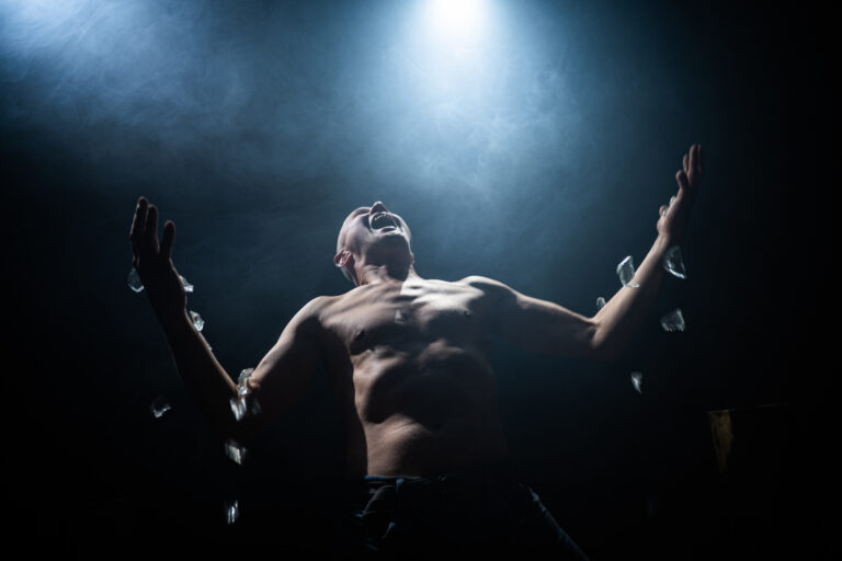 Зброя в руках художників