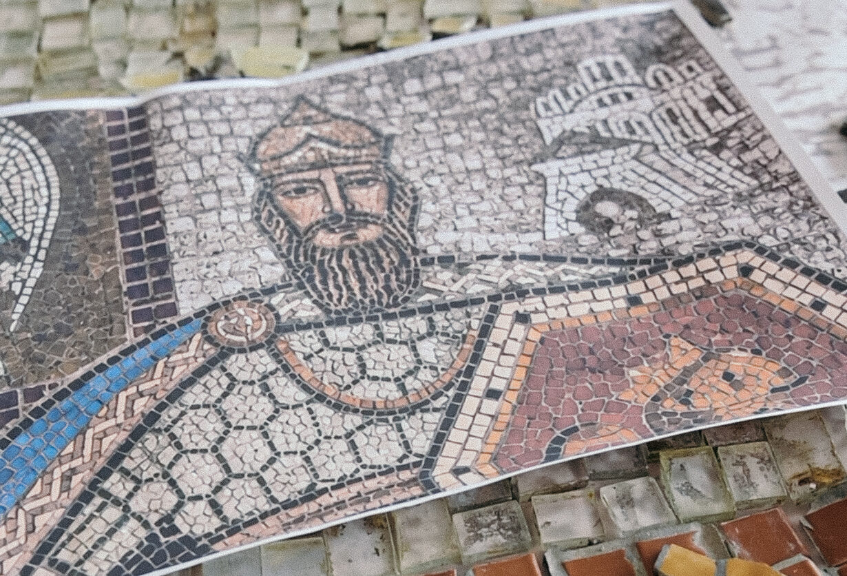 У Франківську відновлюють мозаїку Михайла Фіголя